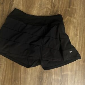 Lululemon black regular fitting tennis skirt